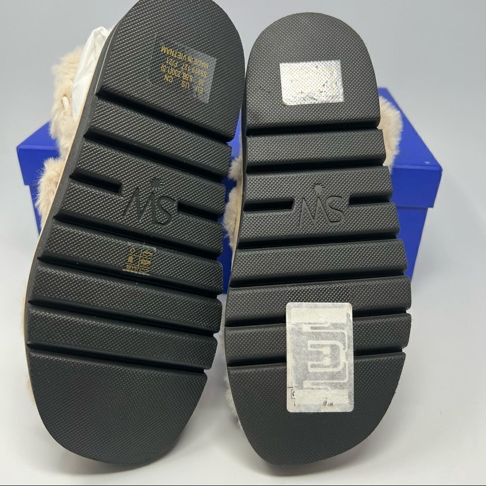 Stuart Weitzman Zoe Sandal - Picture 6 of 10